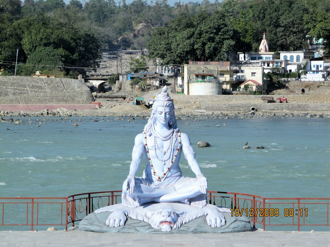 Aamuhetki Intian Ganges-joella